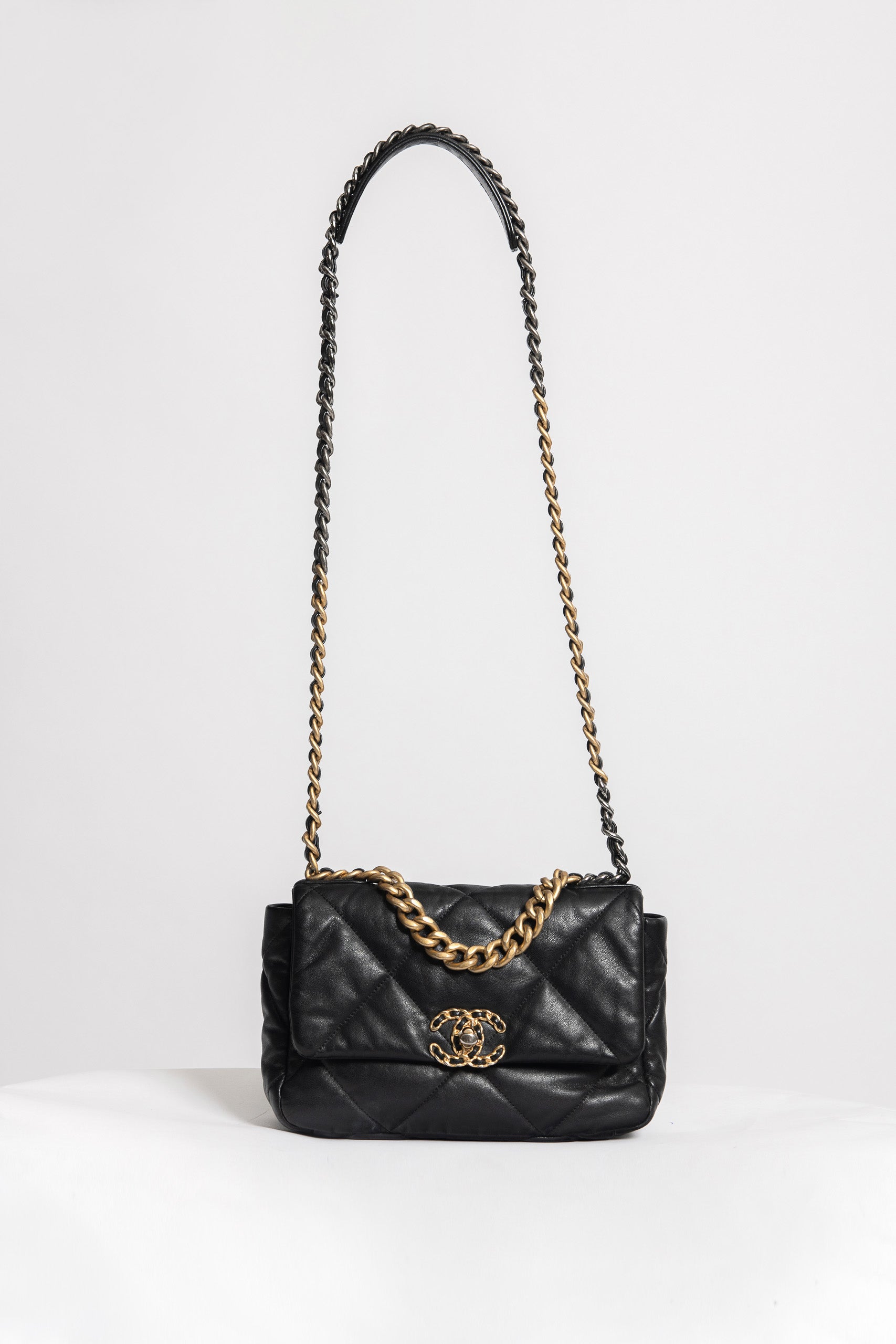 CHANEL 19 NERA