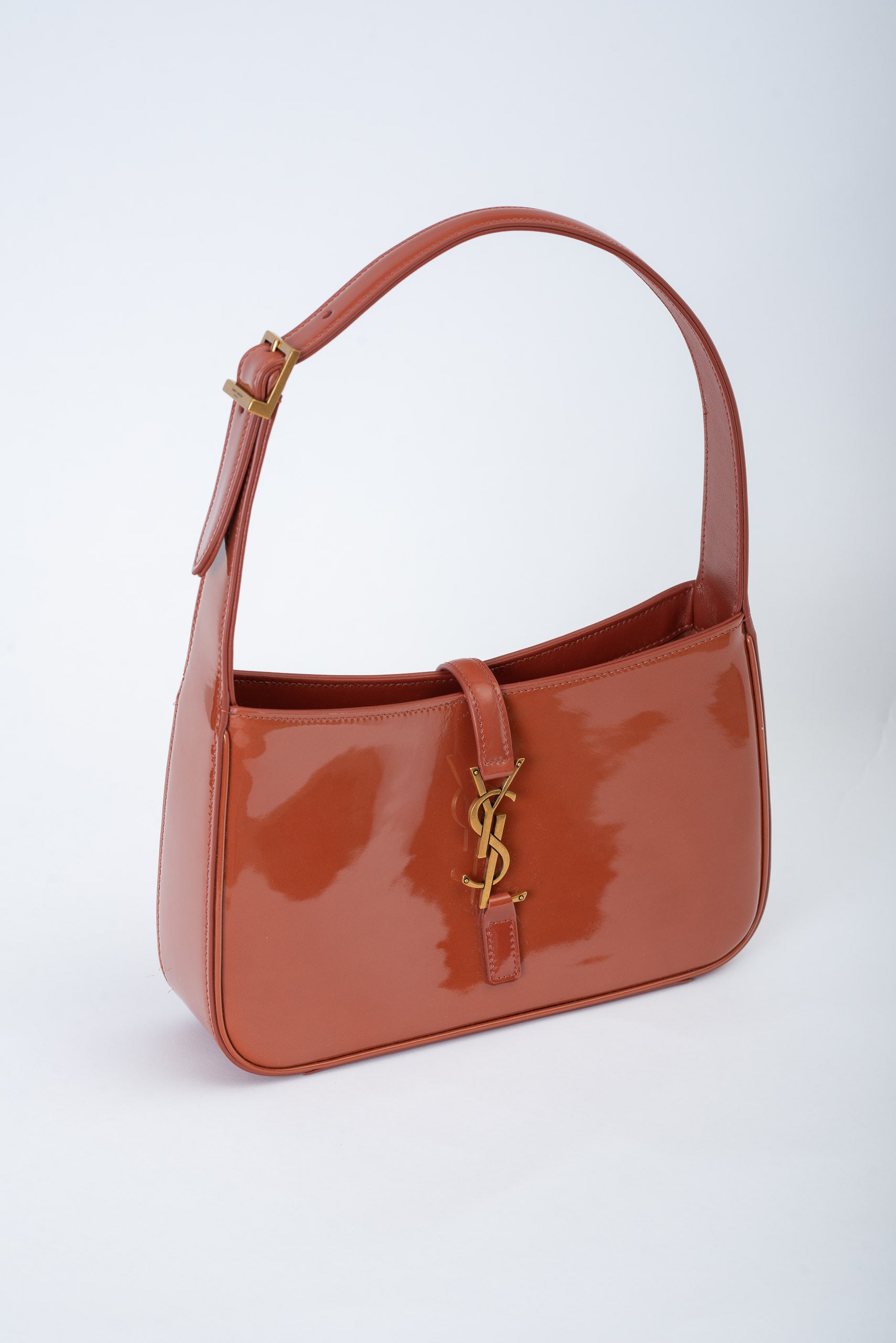 Saint Laurent Le 5 à 7 in pelle verniciata - foto 3