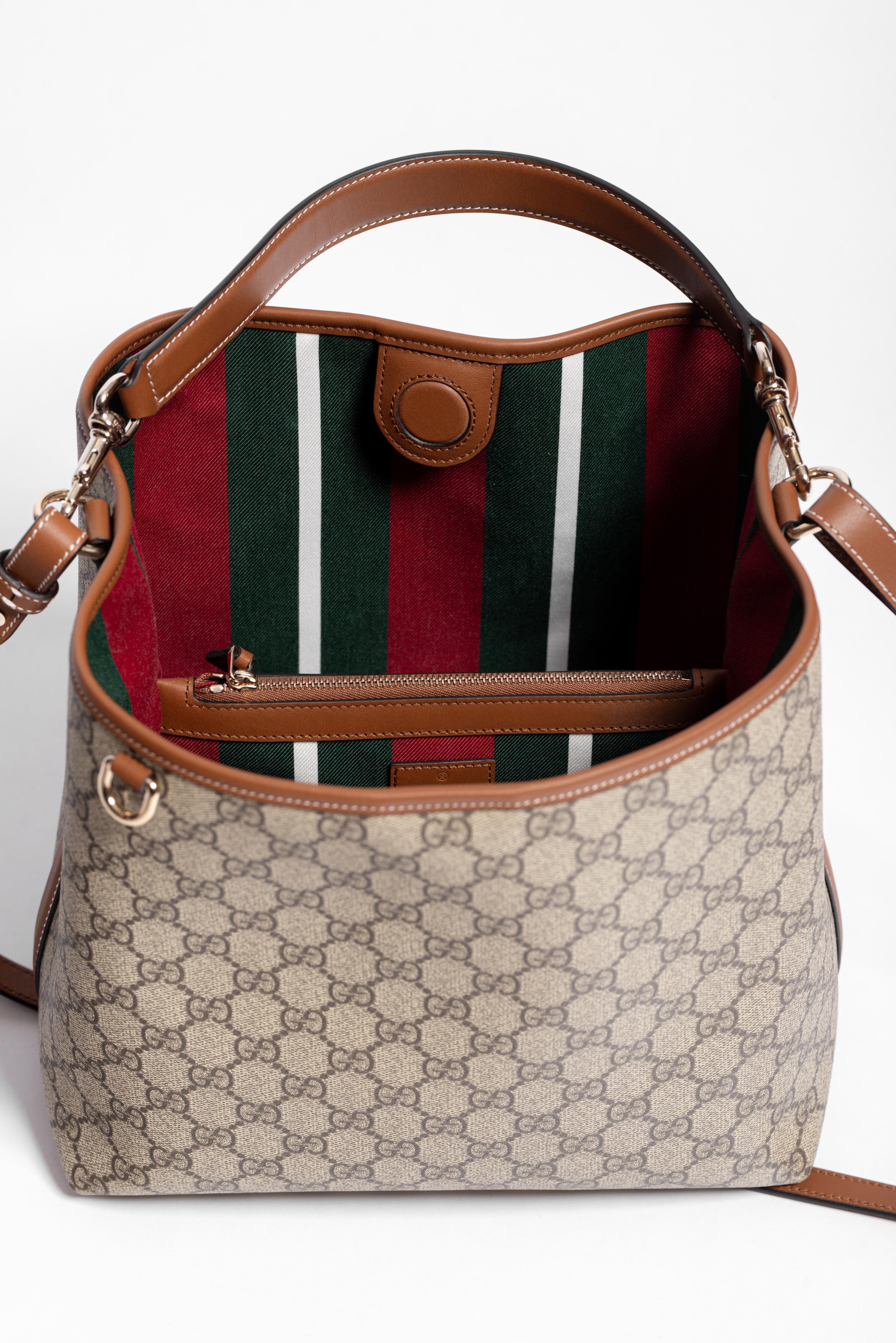 Gucci GG Emblem Media