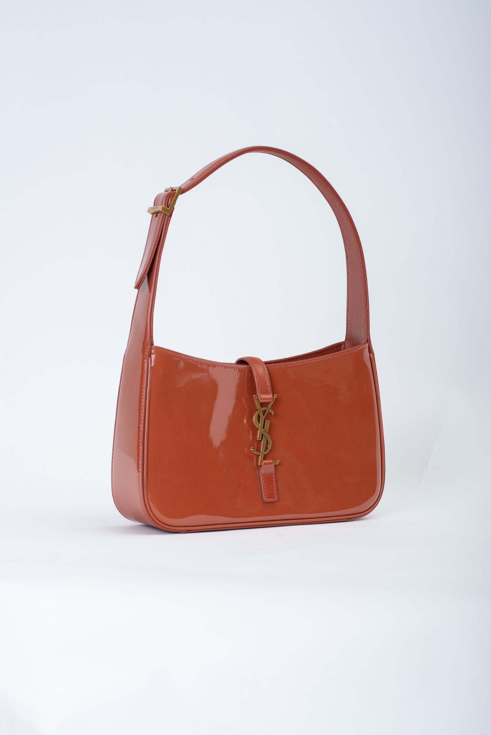 Saint Laurent Le 5 à 7 in pelle verniciata - foto 2